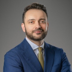 Professional headshot of Enes Hajdarpasic